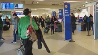 Alto tráfico debido a la llegada y salida en el aeropuerto en días previos a fin de año