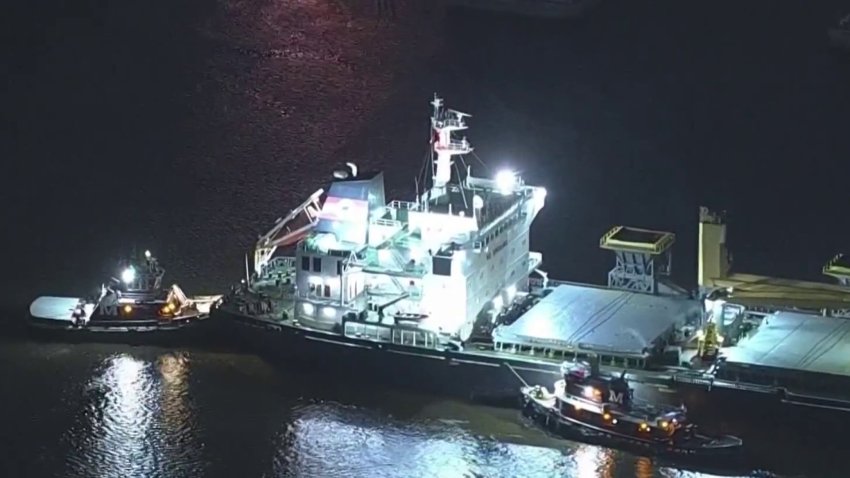 Buque de carga queda encallado en aguas de Filadelfia