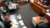 Libre maestra de NJ acusada de vivir con alumno y tener un hijo con él
