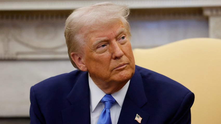 Washington (United States), 24/02/2025.- US President Donald Trump meets with French President Emmanuel Macron (Not Pictured) in the Oval Office of the White House in Washington, DC, USA, 24 February 2025. (Francia) EFE/EPA/LUDOVIC MARIN / POOL