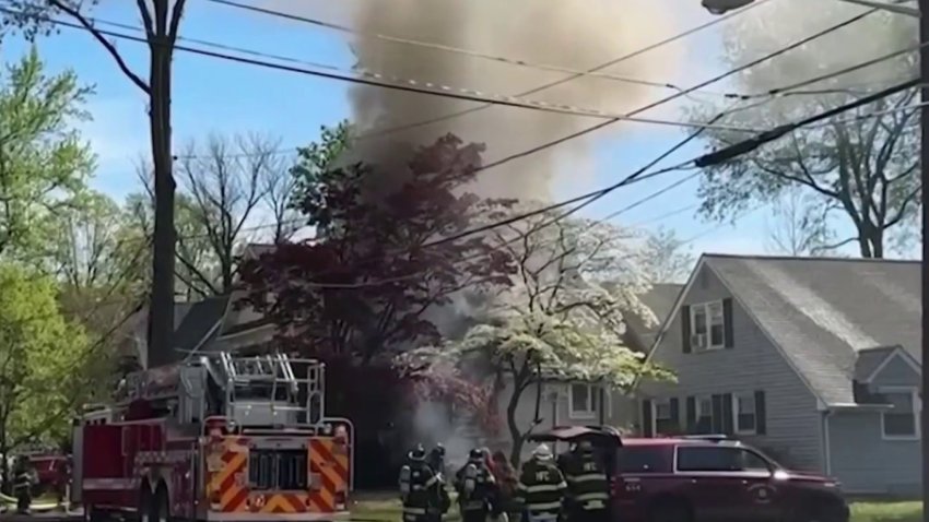 Cartero ayuda a rescatar a madre e hijo de incendio