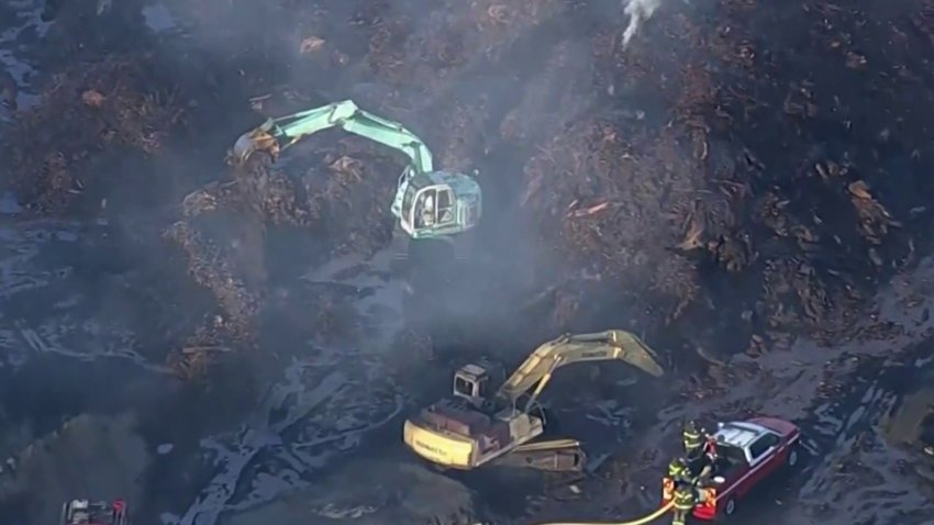 Fuego en planta de reciclaje en NJ deja carreteras cerradas