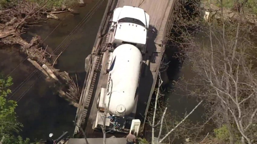 En video: colapso de pequeño puente tras paso de camión