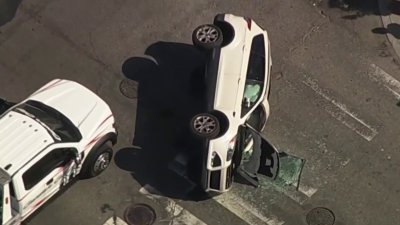 Investigan accidente con auto volcado en Northern Liberties