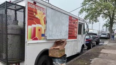 Dueños de “foodtrucks” reciben sus restaurantes de regreso tras remolque