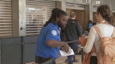 “Tratando de ver si paso o no paso”; viajeros con dudas tras el Real ID entrar en vigor