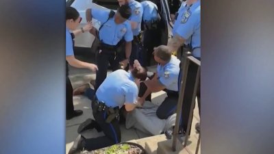 Cargos para el sospechoso de balear a policía de Filadelfia