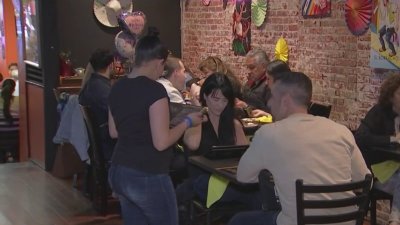 Negocios locales se preparan para el Día de las Madres 2025