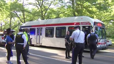 Buscan sujeto quien habría tiroteado a 4 en autobús SEPTA