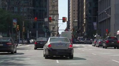 Multas de $100 por correo a quienes rebasen cámaras en JFK Boulevard
