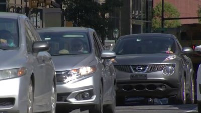 Aplazan multas para cámaras de semáforo rojo en el bulevar JFK