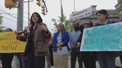 Líderes protestan por los derechos de los inmigrantes en Montgomery County
