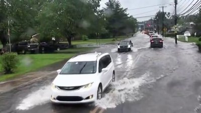 Inundaciones y árboles caídos como parte de las secuelas de la tormenta en la zona