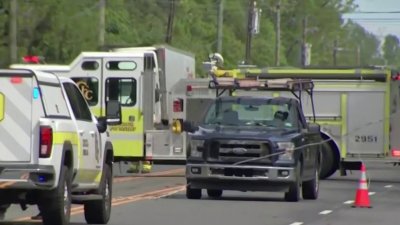 Tendidos eléctricos caen en la carretera tras el paso del sistema de tormentas
