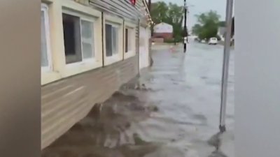 Residentes de Filadelfia se ven afectados por inundaciones en sus hogares y carreteras