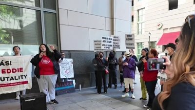 Segundo día de juicio contra exoficial Mark Dial inicia con protestas