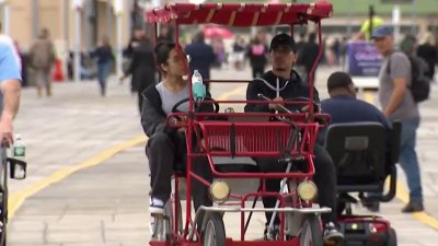 Inician las festividades del feriado con pelotas de playa en AC
