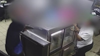 “¿Me vas a apuntar con una pistola delante de mis hijos?”