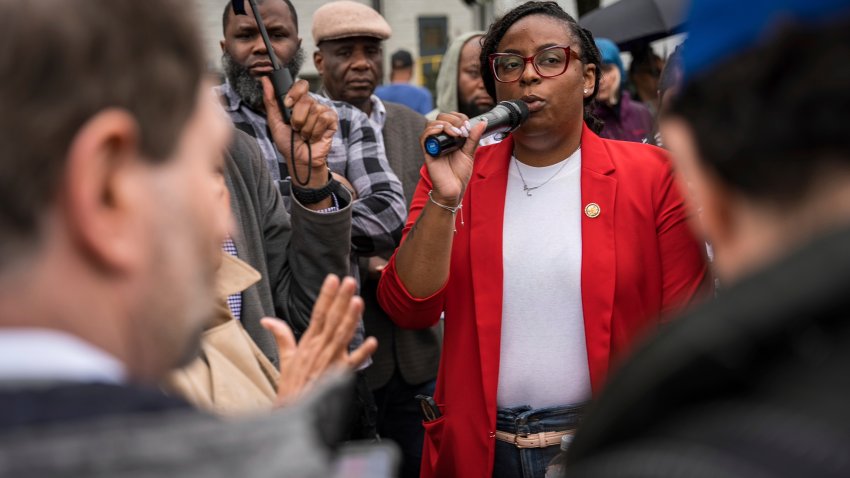 Congresswoman Rep. LaMonica McIver demands the release of Newark Mayor Ras Baraka after his arrest while protesting outside an ICE detention prison, Friday, May 9, 2025, in Newark, N.J, (AP Photo/Angelina Katsanis)