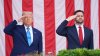 Trump rinde homenaje a los militares caídos en el Cementerio Nacional de Arlington