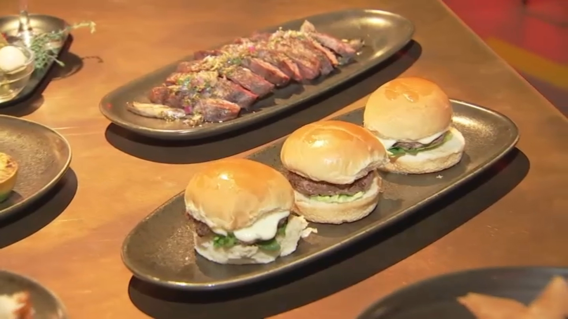 Hay comida para todo el que tenga apetito. Estos son algunos de los platillos.