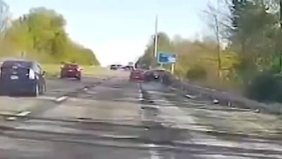 Autos haciendo carreras en la vía impactan a choferes inocentes