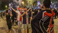 Paris (), 31/05/2025.- Fans of PSG celebrate on the Champs-Elysees after their team won the UEFA Champions League final between Paris Saint-Germain and Internazionale Milano, Paris, , 31 May 2025. (Liga de Campeones, Francia) EFE/EPA/CHRISTOPHE PETIT TESSON