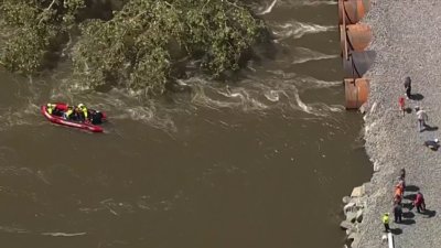 Brigadas de rescate buscan a hombre desaparecido en una lancha