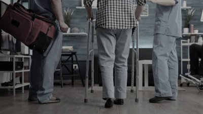 Hombre enfrenta cargos por presunto robo de más de $103 mil a mayores con discapacidades