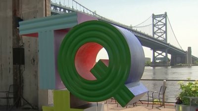 Develan una escultura para el mes del Orgullo en Penn’s Landing