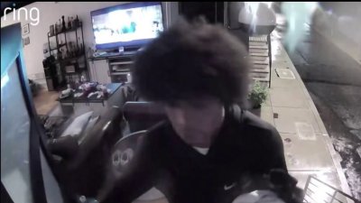 Divulgan imágenes para identificar a sospechoso de robo en Philly