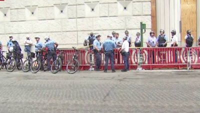 Extensa presencia policial frente a edificio federal en Filadelfia