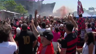 Fanáticos celebran con orgullo la victoria de Flamengo en el Linc