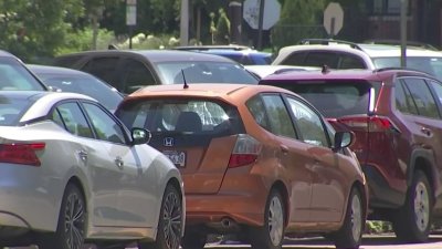 Expertos advierten que es letal permanecer dentro de un vehículo durante el calor extremo