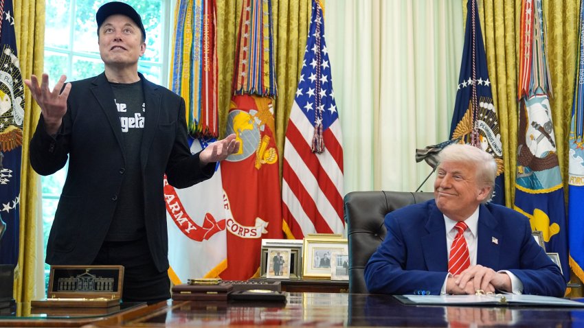 El presidente Donald Trump y el multimillonario Elon Musk en la Oficina Oval en la Casa Blanca en Washington el 30 de mayo del Washington. (AP Photo/Evan Vucci)