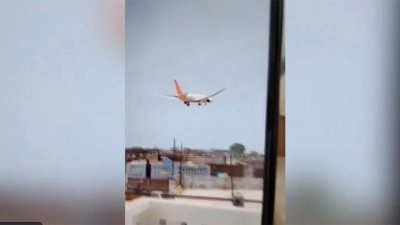 Avión se estrella en en zona residencial en India con 244 personas a bordo
