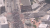 En vivo: Decenas de personas se reúnen para el tercer día de protestas en Los Ángeles