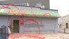 Pintura roja y ventanas rotas: vandalizan tres centros infantiles en Filadelfia