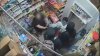 Bodeguero sobrevive violento robo armado y golpiza en su tienda